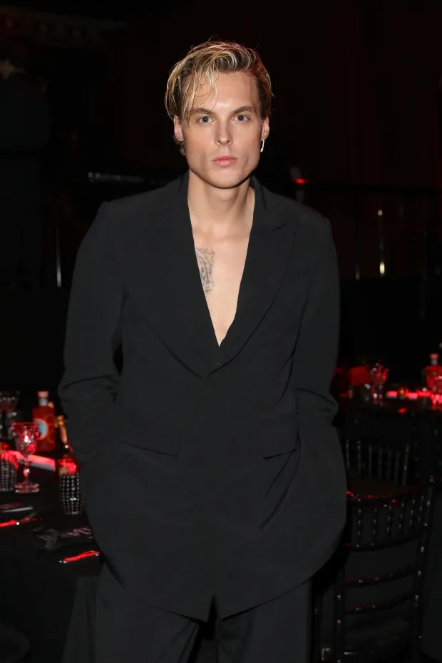 Sau một đêm, thanh niên trở thành tỷ phú có trong tài khoản 3,6 tỷ đô Sau mot dem, thanh nien tro thanh ty phu co trong tai khoan 3,6 ty do