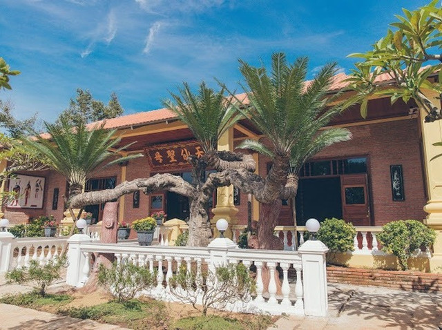 Khám phá biệt phủ 10.000m2 phong cách cổ xưa của Lý Nhã Kỳ - Hình 4 Kham pha biet phu 10.000m2 phong cach co xua cua Ly Nha Ky-Hinh-4