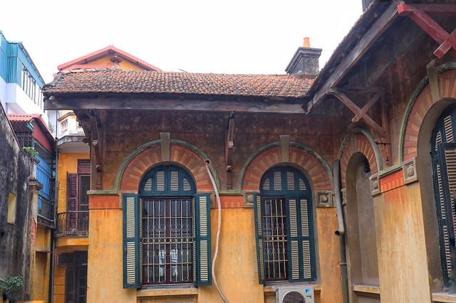 Tận mục biệt thự trăm tuổi 1.000m2 giữa lòng phố cổ Hà Nội - Hình 3 Tan muc biet thu tram tuoi 1.000m2 giua long pho co Ha Noi-Hinh-3