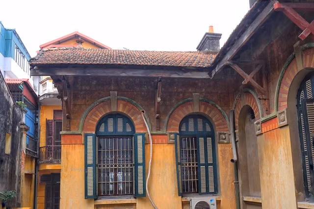 Tận mục biệt thự trăm tuổi 1.000m2 giữa lòng phố cổ Hà Nội - Hình 3 Tan muc biet thu tram tuoi 1.000m2 giua long pho co Ha Noi-Hinh-3