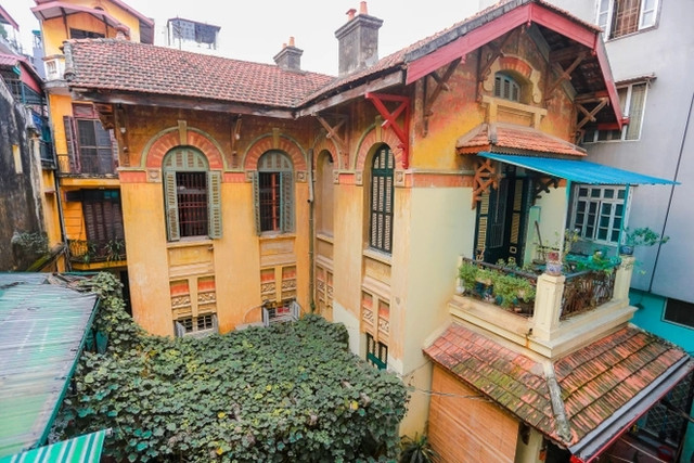 Tận mục biệt thự trăm tuổi 1.000m2 giữa lòng phố cổ Hà Nội Tan muc biet thu tram tuoi 1.000m2 giua long pho co Ha Noi