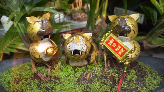 Loạt kiểu dừa bonsai độc lạ chào khách dịp Tết - Hình 8 Loat kieu dua bonsai doc la chao khach dip Tet-Hinh-8