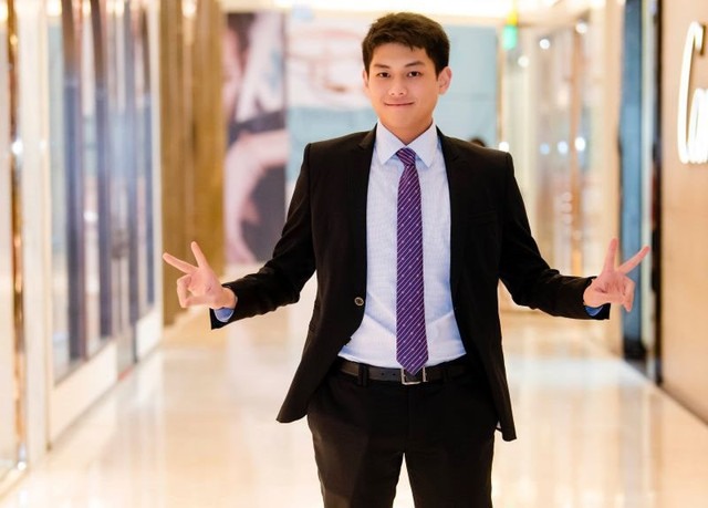 Bốn người con trai tài giỏi của đại gia Johnathan Hạnh Nguyễn - Hình 10 Bon nguoi con trai tai gioi cua dai gia Johnathan Hanh Nguyen-Hinh-10