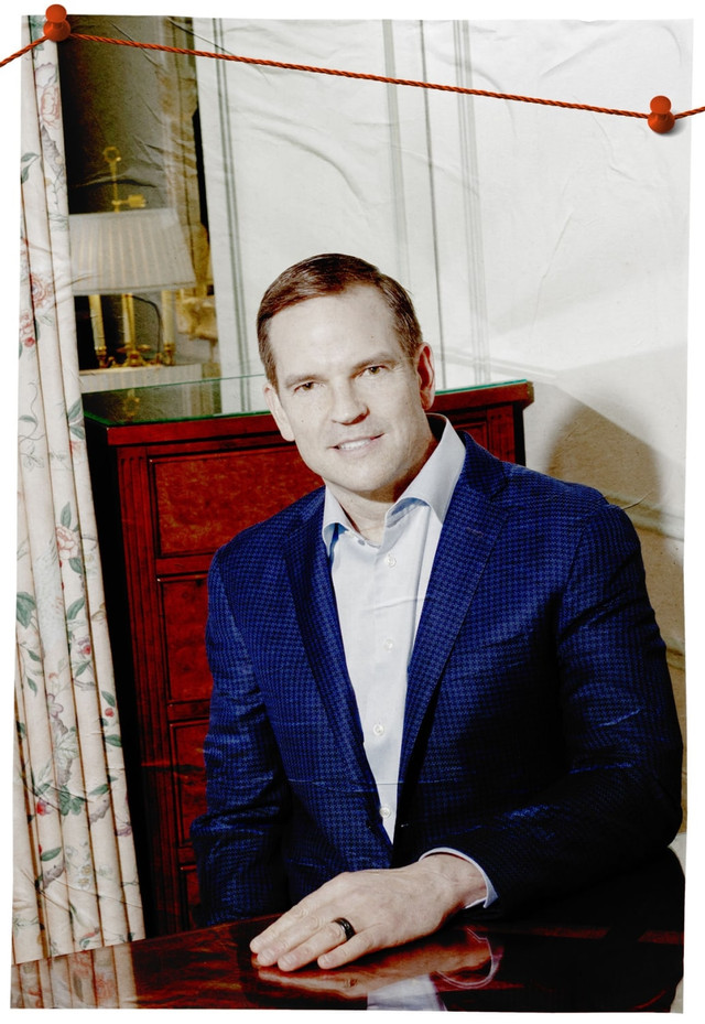 Ty phu cong nghe bi cao buoc giu 'hau cung' hang tram nguoi dep de 'may mua'-Hinh-2