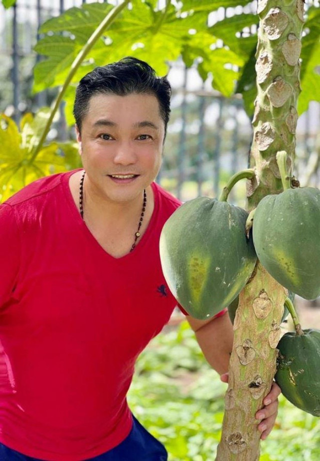 Tận mục biệt thự ngập hoa trái của Lý Hùng - Lê Tuấn Anh - Hình 6 Tan muc biet thu ngap hoa trai cua Ly Hung - Le Tuan Anh-Hinh-6