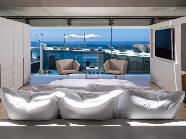 Bi an trong biet thu nam “chenh venh” tren vach da, gia gan 500 ty-Hinh-10