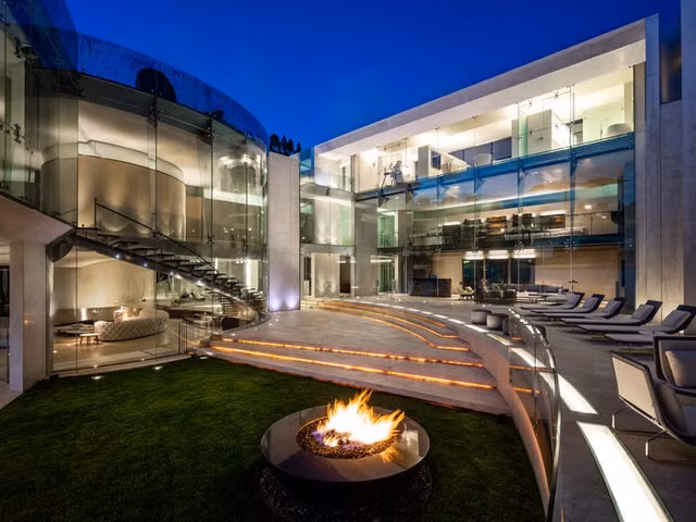 Bi an trong biet thu nam “chenh venh” tren vach da, gia gan 500 ty-Hinh-6