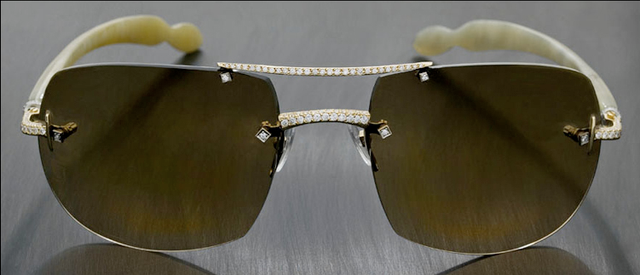 Những chiếc kính mắt phủ kín kim cương đắt hơn căn biệt thự - Hình 7 Nhung chiec kinh mat phu kin kim cuong dat hon can biet thu-Hinh-7