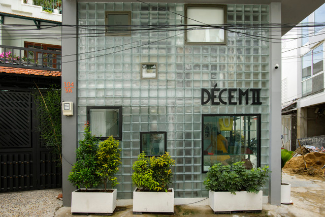 Nha trong hem ngap anh sang nho mat tien thiet ke doc la-Hinh-4