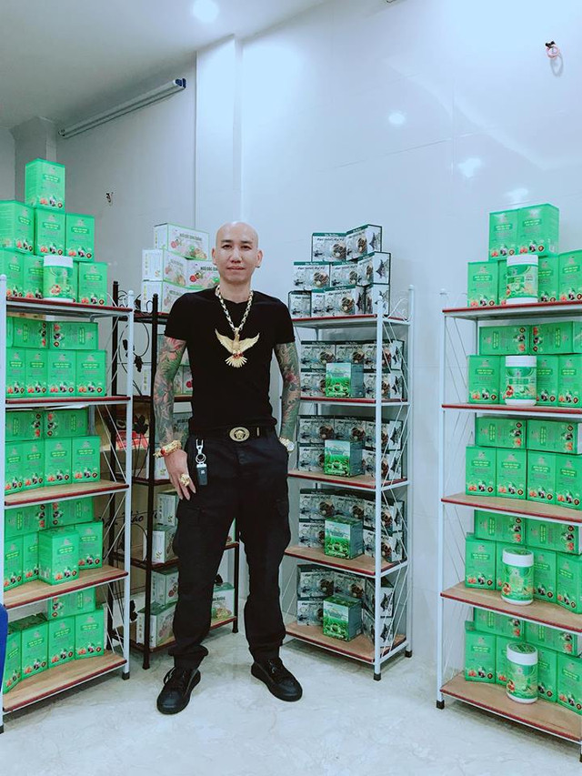 Vợ chồng Phú Lê tự công bố sản phẩm rồi quảng cáo như “thần dược”? Vo chong Phu Le tu cong bo san pham roi quang cao nhu “than duoc”?