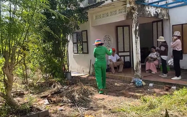 Đi xem vườn cây 600 m2 sum suê trái của MC Cát Tường - Hình 6 Di xem vuon cay 600 m2 sum sue trai cua MC Cat Tuong-Hinh-6