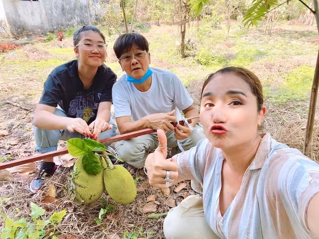 Di xem vuon cay 600 m2 sum sue trai cua MC Cat Tuong-Hinh-10