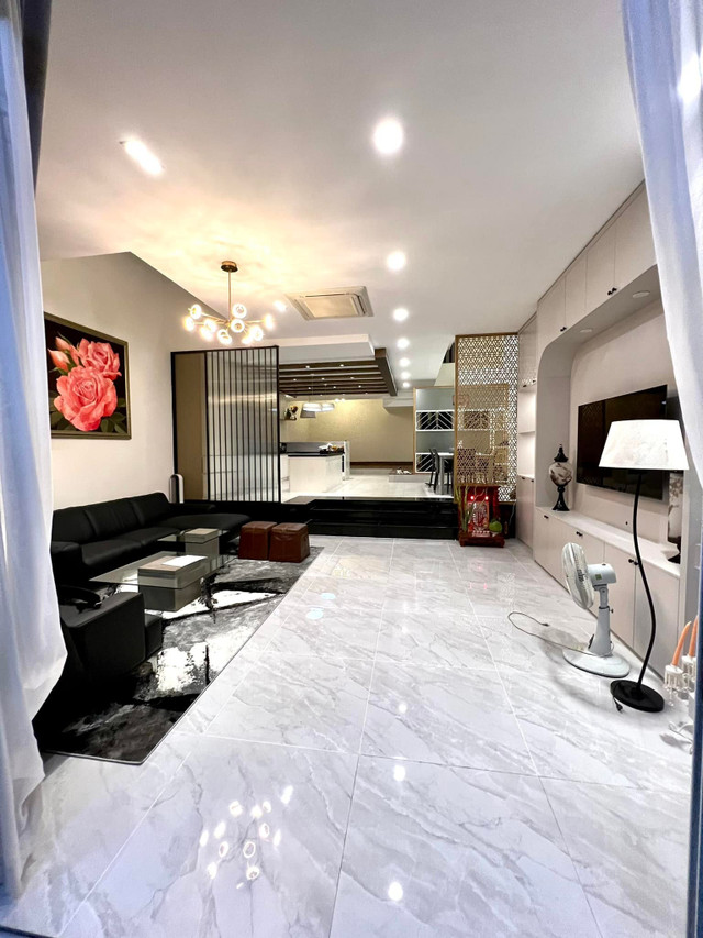Cận cảnh biệt thự hơn 20 tỷ đồng của ca sỹ Hồ Quang Hiếu - Hình 3 Can canh biet thu hon 20 ty dong cua ca sy Ho Quang Hieu-Hinh-3