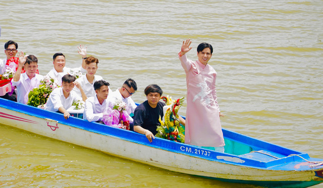 Cận cảnh biệt thự hơn 20 tỷ đồng của ca sỹ Hồ Quang Hiếu - Hình 2 Can canh biet thu hon 20 ty dong cua ca sy Ho Quang Hieu-Hinh-2