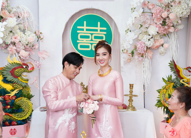 Cận cảnh biệt thự hơn 20 tỷ đồng của ca sỹ Hồ Quang Hiếu Can canh biet thu hon 20 ty dong cua ca sy Ho Quang Hieu
