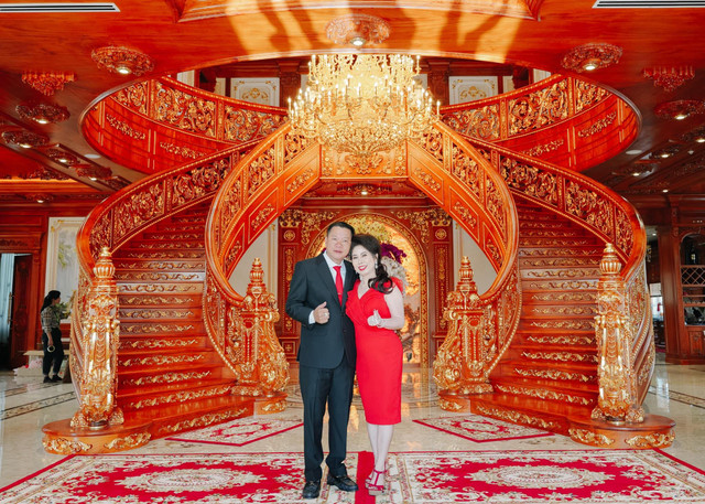 Cận cảnh dinh thự Lang Truyền được dát vàng rộng 3.000m2 - Hình 7 Can canh dinh thu Lang Truyen duoc dat vang rong 3.000m2-Hinh-7