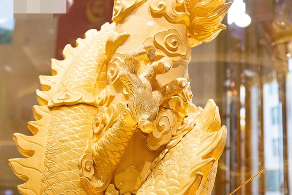 Loạt tượng rồng dát vàng 9999 được tung ra ngày Thần Tài - Hình 6 Loat tuong rong dat vang 9999 duoc tung ra ngay Than Tai-Hinh-6