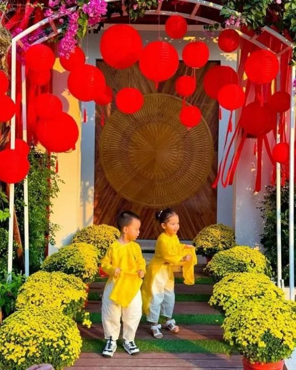 Không gian Tết lộng lẫy của gia đình Hồ Ngọc Hà trong biệt thự 30 tỷ - Hình 3 Khong gian Tet long lay cua gia dinh Ho Ngoc Ha trong biet thu 30 ty-Hinh-3