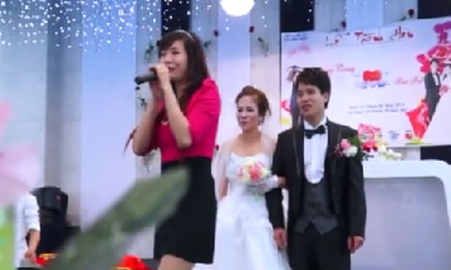 Chân dài hát Áo mới Cà Mau cực ngọt trong đám cưới Chan dai hat Ao moi Ca Mau cuc ngot trong dam cuoi