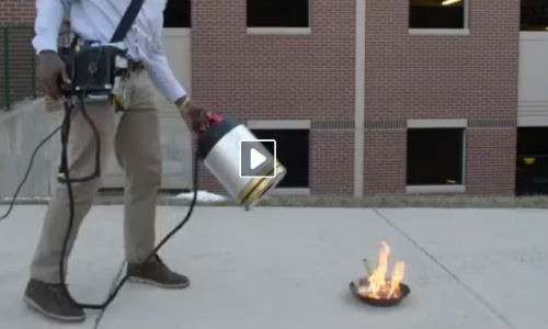 Chàng trai gốc Việt dập lửa bằng âm thanh gây kinh ngạc Chang trai goc Viet dap lua bang am thanh gay kinh ngac