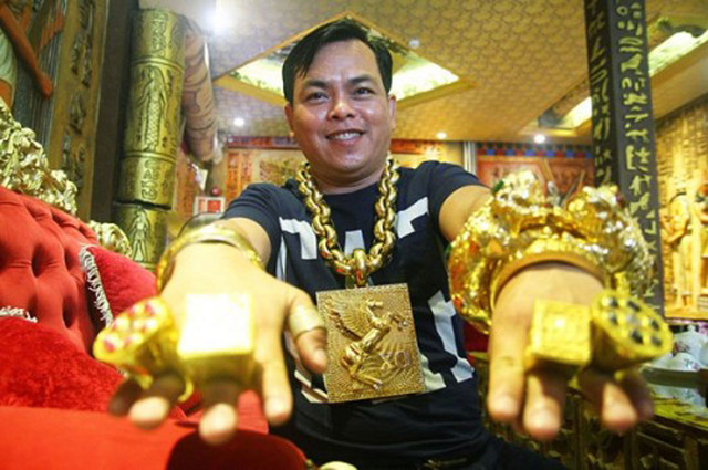 Số phận bi thảm của những người đeo nhiều vàng như Phúc XO - Hình 2 So phan bi tham cua nhung nguoi deo nhieu vang nhu Phuc XO-Hinh-2