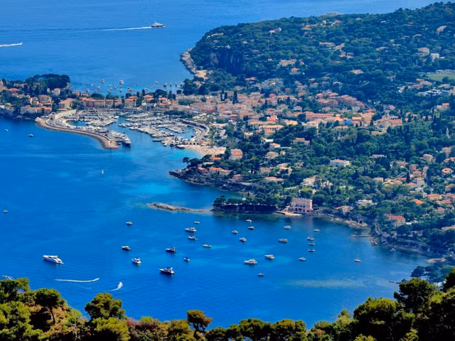 Kham pha cuoc song xa xi o “ban dao ty phu“