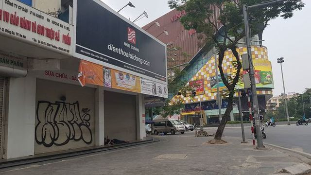 Hiện trạng chuỗi cửa hàng Nhật Cường Mobile 13 ngày sau khi bị khám xét Hien trang chuoi cua hang Nhat Cuong Mobile 13 ngay sau khi bi kham xet