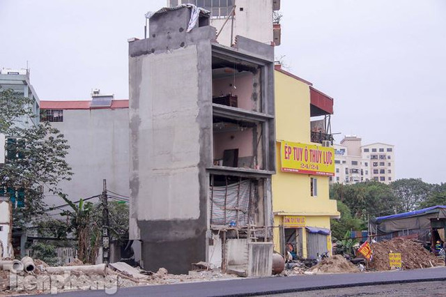Nhà siêu mỏng, hình thù kỳ dị lại đu bám bên đường nghìn tỷ - Hình 14 Nha sieu mong, hinh thu ky di lai du bam ben duong nghin ty-Hinh-14