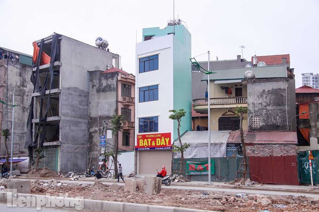 Nhà siêu mỏng, hình thù kỳ dị lại đu bám bên đường nghìn tỷ - Hình 2 Nha sieu mong, hinh thu ky di lai du bam ben duong nghin ty-Hinh-2