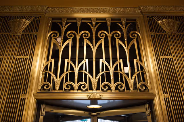 Dai gia chinh hieu khong ngai chi tien phu vang tu chan toi noc cua khach san