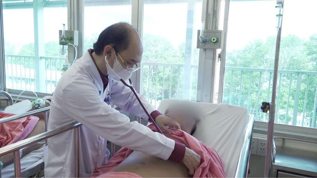 Tin mới nhất vụ 5 nhân viên vệ sinh bị ngạt khí trong cống nước - Hình 2 Tin moi nhat vu 5 nhan vien ve sinh bi ngat khi trong cong nuoc-Hinh-2