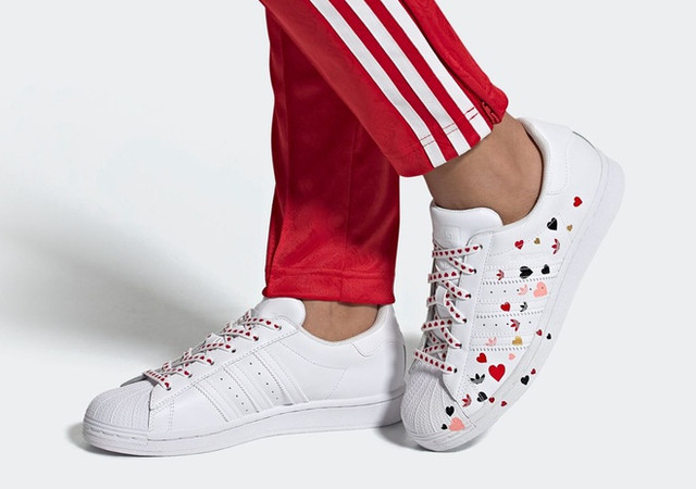 Cơn sốt giày trái tim độc đáo mừng ngày Valentine của Nike và Adidas Con sot giay trai tim doc dao mung ngay Valentine cua Nike va Adidas