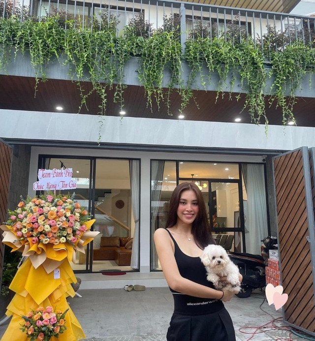 Hoa hậu Tiểu Vy tặng bố mẹ căn nhà cực đẹp giữa phố Hội An - Hình 2 Hoa hau Tieu Vy tang bo me can nha cuc dep giua pho Hoi An-Hinh-2