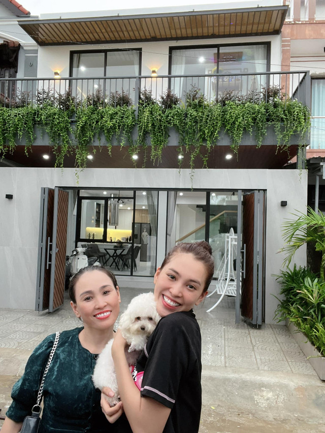 Hoa hậu Tiểu Vy tặng bố mẹ căn nhà cực đẹp giữa phố Hội An - Hình 3 Hoa hau Tieu Vy tang bo me can nha cuc dep giua pho Hoi An-Hinh-3