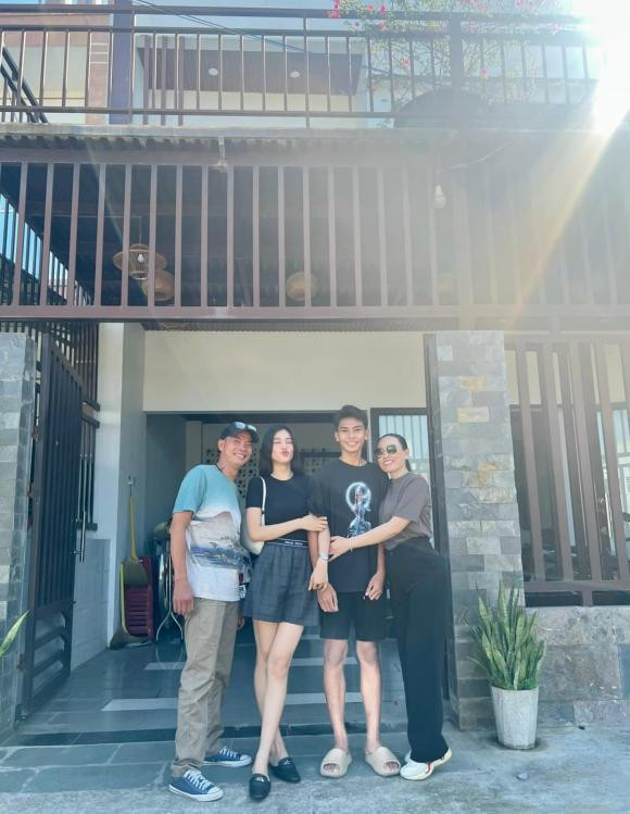 Hoa hậu Tiểu Vy tặng bố mẹ căn nhà cực đẹp giữa phố Hội An - Hình 8 Hoa hau Tieu Vy tang bo me can nha cuc dep giua pho Hoi An-Hinh-8