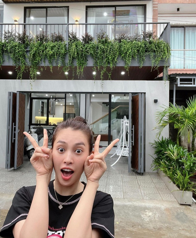 Hoa hậu Tiểu Vy tặng bố mẹ căn nhà cực đẹp giữa phố Hội An - Hình 5 Hoa hau Tieu Vy tang bo me can nha cuc dep giua pho Hoi An-Hinh-5