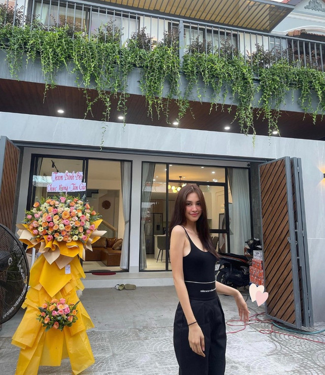 Hoa hậu Tiểu Vy tặng bố mẹ căn nhà cực đẹp giữa phố Hội An - Hình 7 Hoa hau Tieu Vy tang bo me can nha cuc dep giua pho Hoi An-Hinh-7