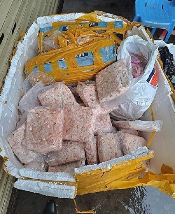 Dac san khong ro nguon goc tung hoanh 'ban nhau'