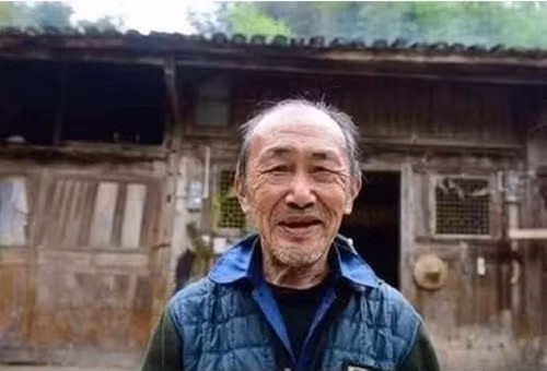 Chu ngheo quyet khong ban can nha cap 4 duoc lam bang go nanmu