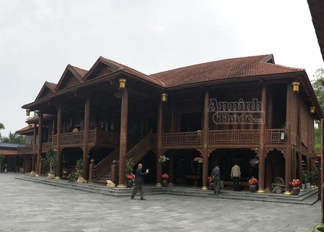 Cận cảnh loạt nhà gỗ lim tiền tỷ của giới nhà giàu Việt - Hình 8 Can canh loat nha go lim tien ty cua gioi nha giau Viet-Hinh-8