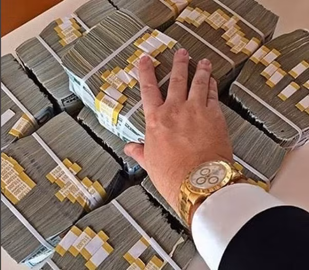 Cuộc sống sang chảnh hội con nhà giàu Hàn Quốc: Đồ hiệu, xe hơi mạ vàng - Hình 10 Cuoc song sang chanh hoi con nha giau Han Quoc: Do hieu, xe hoi ma vang-Hinh-10