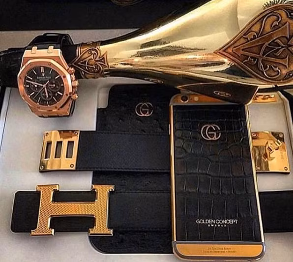Cuộc sống sang chảnh hội con nhà giàu Hàn Quốc: Đồ hiệu, xe hơi mạ vàng - Hình 7 Cuoc song sang chanh hoi con nha giau Han Quoc: Do hieu, xe hoi ma vang-Hinh-7
