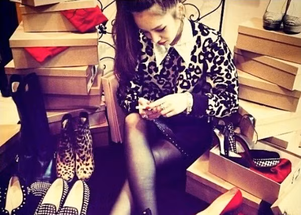 Cuộc sống sang chảnh hội con nhà giàu Hàn Quốc: Đồ hiệu, xe hơi mạ vàng - Hình 8 Cuoc song sang chanh hoi con nha giau Han Quoc: Do hieu, xe hoi ma vang-Hinh-8