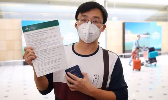 Chi tiet khau trang dang gay 'hot' giua mua dich corona, gia 1 trieu/chiec-Hinh-4