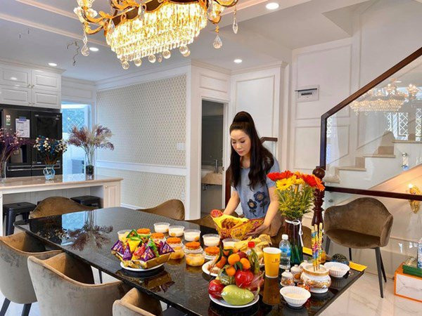 Gặp các nàng hậu U50 với loạt biệt thự trị giá trăm tỷ - Hình 14 Gap cac nang hau U50 voi loat biet thu tri gia tram ty-Hinh-14