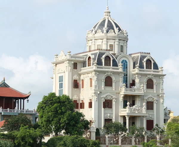 Cận cảnh những lâu đài dát vàng nghìn tỷ của đại gia đất Bắc - Hình 2 Can canh nhung lau dai dat vang nghin ty cua dai gia dat Bac-Hinh-2