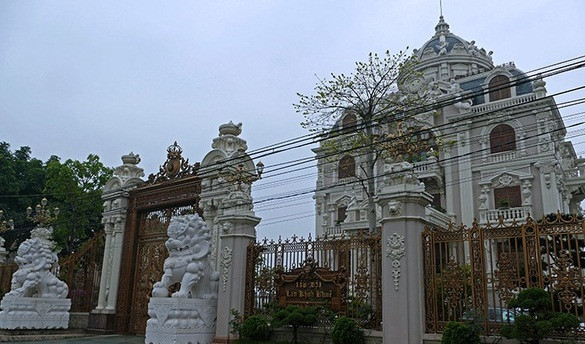 Cận cảnh những lâu đài dát vàng nghìn tỷ của đại gia đất Bắc Can canh nhung lau dai dat vang nghin ty cua dai gia dat Bac