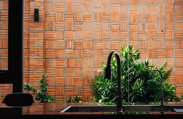 Nha cap 4 tran ngap nang gio, dep my man nho su dung nguyen lieu nay-Hinh-8