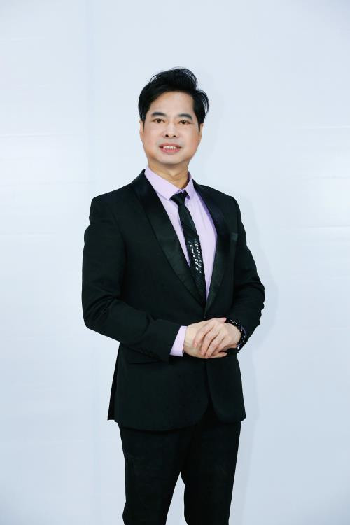 Khám phá biệt thự dát vàng 400 tỷ khác biệt của Ngọc Sơn Kham pha biet thu dat vang 400 ty khac biet cua Ngoc Son