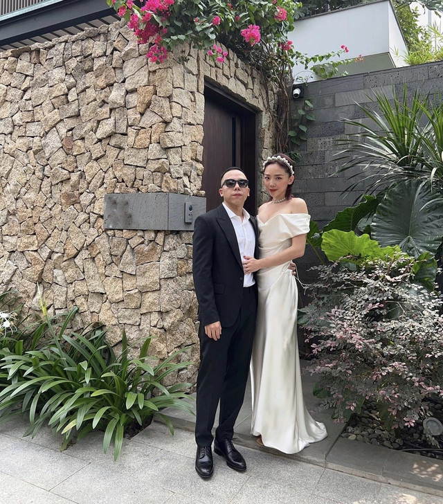 Cận cảnh biệt thự sang trọng của Tóc Tiên và Hoàng Touliver Can canh biet thu sang trong cua Toc Tien va Hoang Touliver